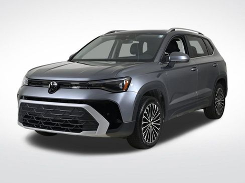 Used 2025 Volkswagen Taos SE image 1