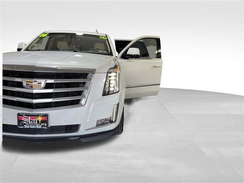 Used 2016 Cadillac Escalade Luxury AWD/4WD image 26