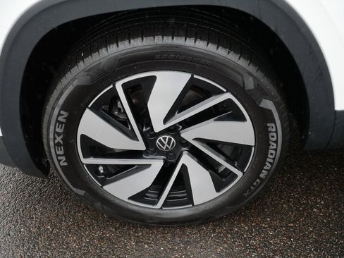 Certified 2025 Volkswagen Atlas SE w/ Panoramic Sunroof Package image 15