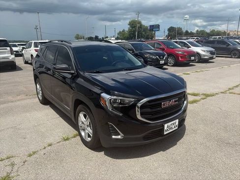 Used 2020 GMC Terrain SLE w/ Driver Convenience Package FWD image 8