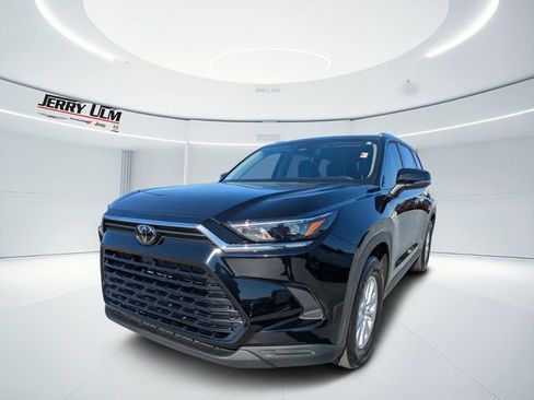 Used 2025 Toyota Grand Highlander XLE image 6