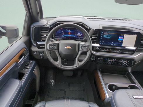 Used 2024 Chevrolet Silverado 2500 High Country w/ High Country Premium Package AWD/4WD image 12