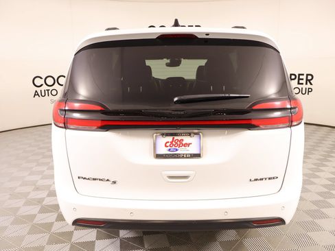 Used 2025 Chrysler Pacifica Limited FWD image 25
