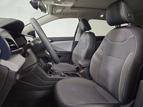 Certified 2023 Volkswagen Taos SE image 16