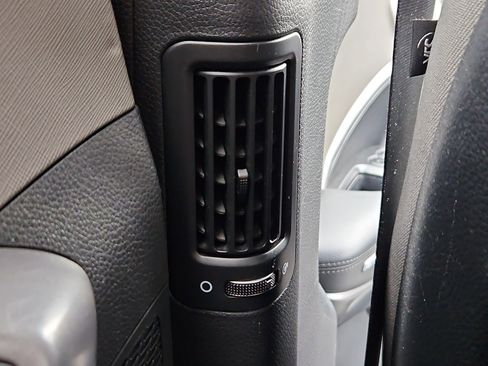 Used 2018 Hyundai Santa Fe Sport image 24