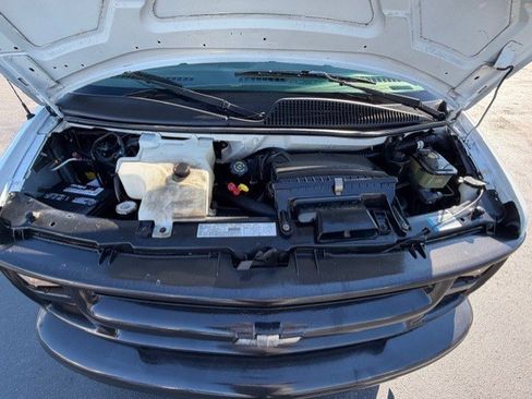 Used 2000 Chevrolet Express 2500 Express image 19