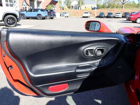 Used 2000 Chevrolet Corvette Convertible image 10