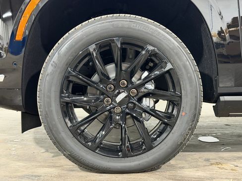 New 2026 Cadillac Escalade ESV Luxury AWD/4WD image 9