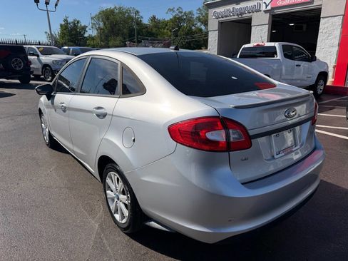 Used 2013 Ford Fiesta SE FWD image 7