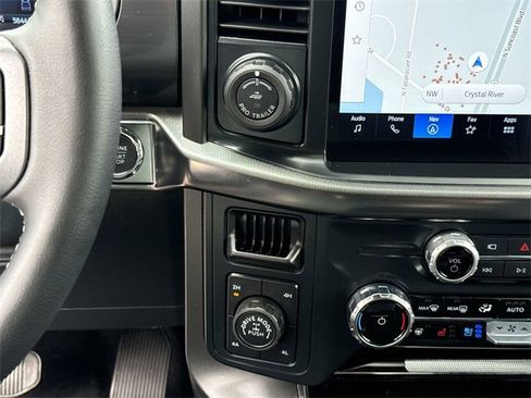 Used 2025 Ford F150 Lariat w/ Equipment Group 501A Mid image 31