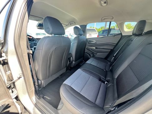 Used 2025 Chevrolet Trax LT w/ LT Convenience Package FWD image 30