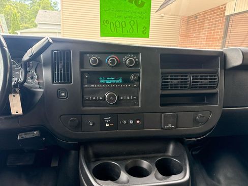 Used 2018 Chevrolet Express 3500 w/ Power Convenience Package RWD image 10