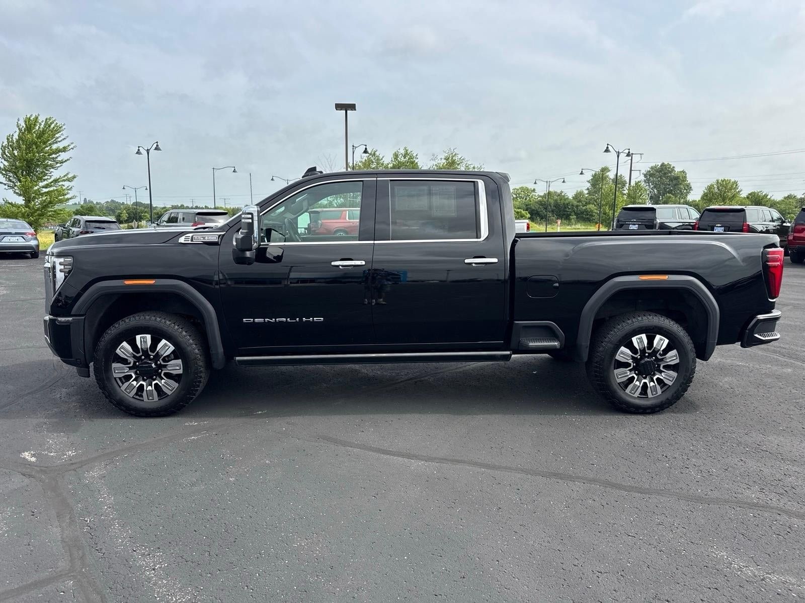 Used 2025 GMC Sierra 2500 Denali w/ Technology Package AWD/4WD image 2