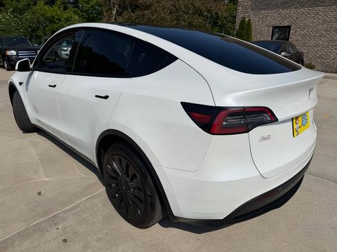 Used 2021 Tesla Model Y Long Range AWD/4WD image 7