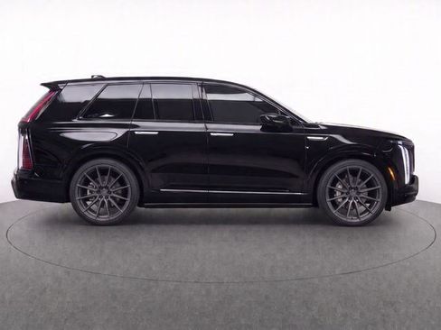Used 2026 Cadillac Vistiq Luxury AWD/4WD image 2