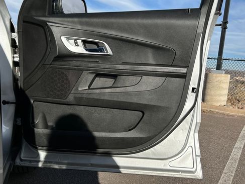 Used 2017 Chevrolet Equinox LS image 28