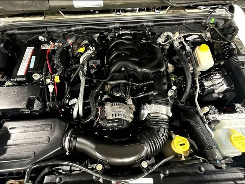 Used 2016 Jeep Wrangler Unlimited Rubicon w/ Connectivity Group image 12