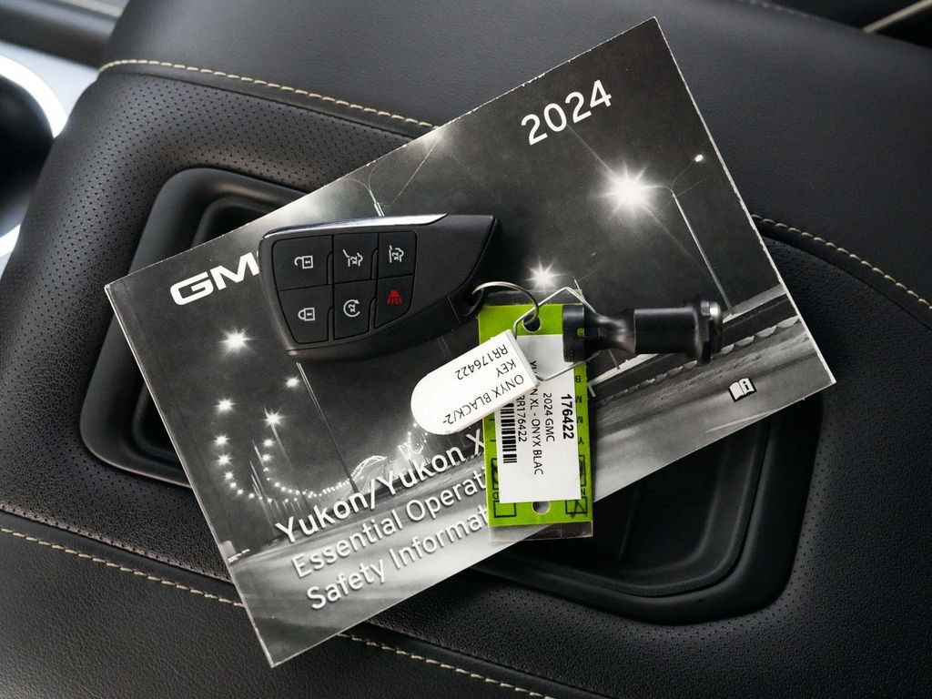 Used 2024 GMC Yukon XL SLT w/ SLT Luxury Package AWD/4WD image 21