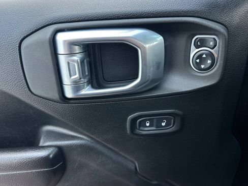 Used 2021 Jeep Gladiator Sport AWD/4WD image 11