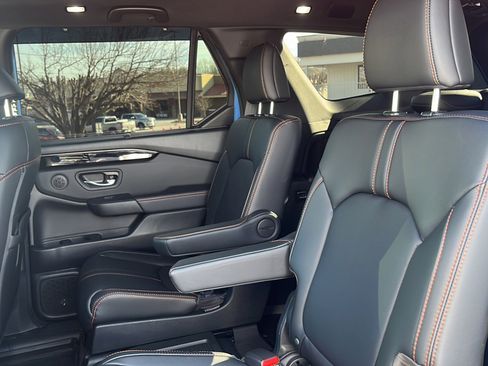 Used 2025 Honda Pilot TrailSport image 13