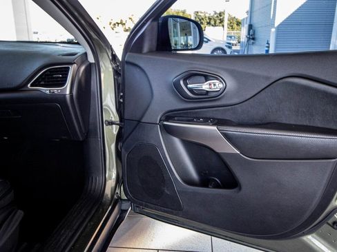 Used 2019 Jeep Cherokee Latitude Plus image 38