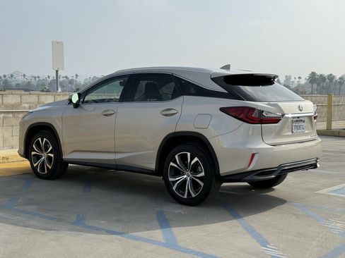 Used 2016 Lexus RX 450h FWD image 9