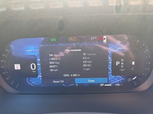 Certified 2025 Volvo XC90 B6 Plus image 24