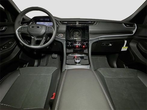 New 2025 Jeep Grand Cherokee L Altitude image 6