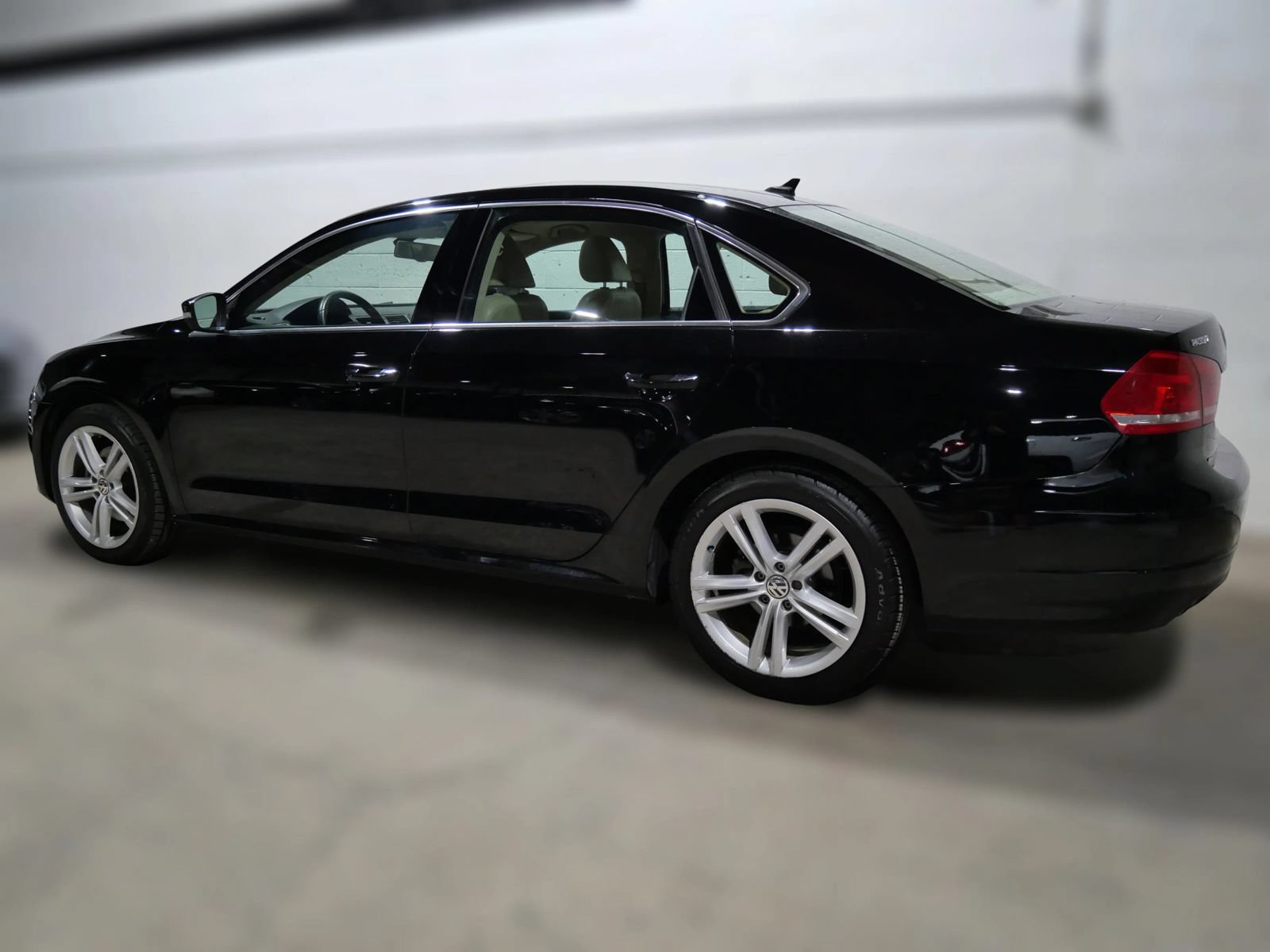 Used 2014 Volkswagen Passat TDI SE FWD image 4