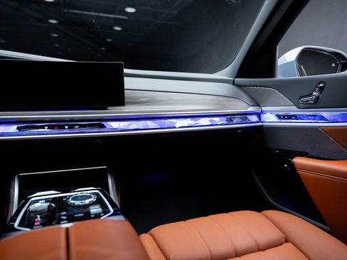 Used 2023 BMW i7 xDrive60 image 41