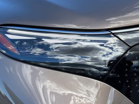 New 2026 Mercedes-Benz EQS 550 4MATIC SUV image 9