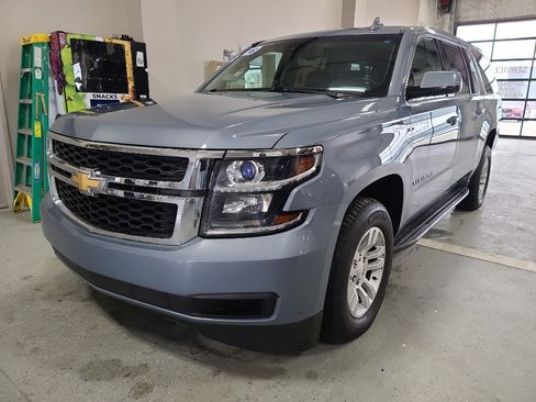 Used 2016 Chevrolet Suburban LT image 2