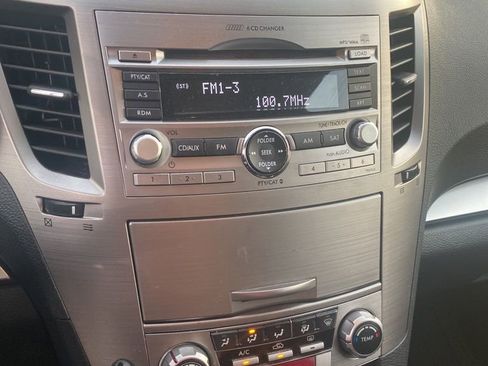 Used 2011 Subaru Outback 2.5i Premium image 6