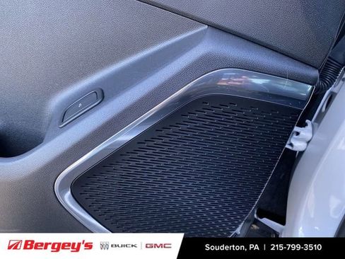 Certified 2024 GMC Acadia Denali w/ Super Cruise Package image 28