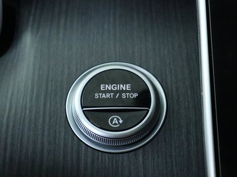Used 2025 Mercedes-Benz C 300 4MATIC Sedan image 21