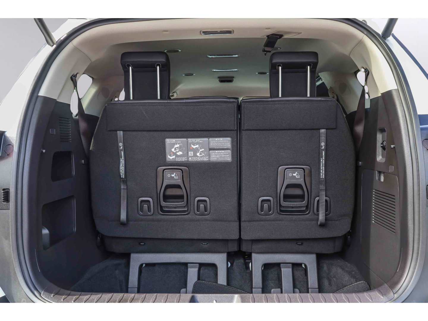 Used 2026 Kia Carnival EX FWD image 24