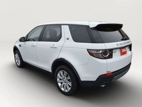 Used 2018 Land Rover Discovery Sport SE image 4