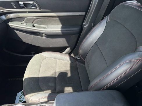 Used 2019 Ford Explorer XLT w/ Equipment Group 202A FWD image 19