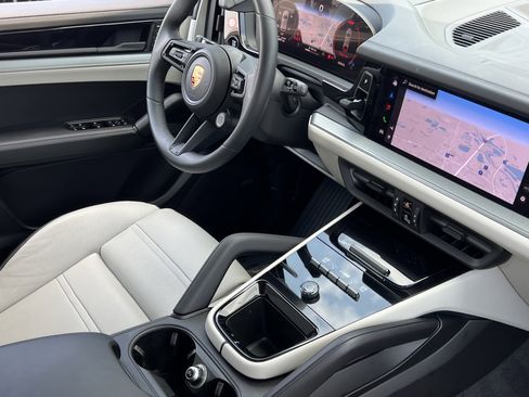 Certified 2025 Porsche Cayenne S image 14