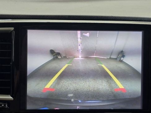 Used 2022 Chrysler Pacifica Touring-L FWD image 26