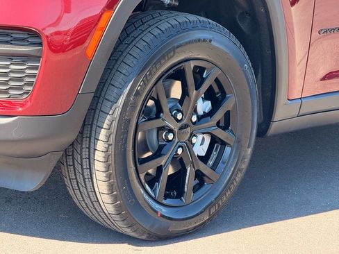 New 2025 Jeep Grand Cherokee Altitude image 21