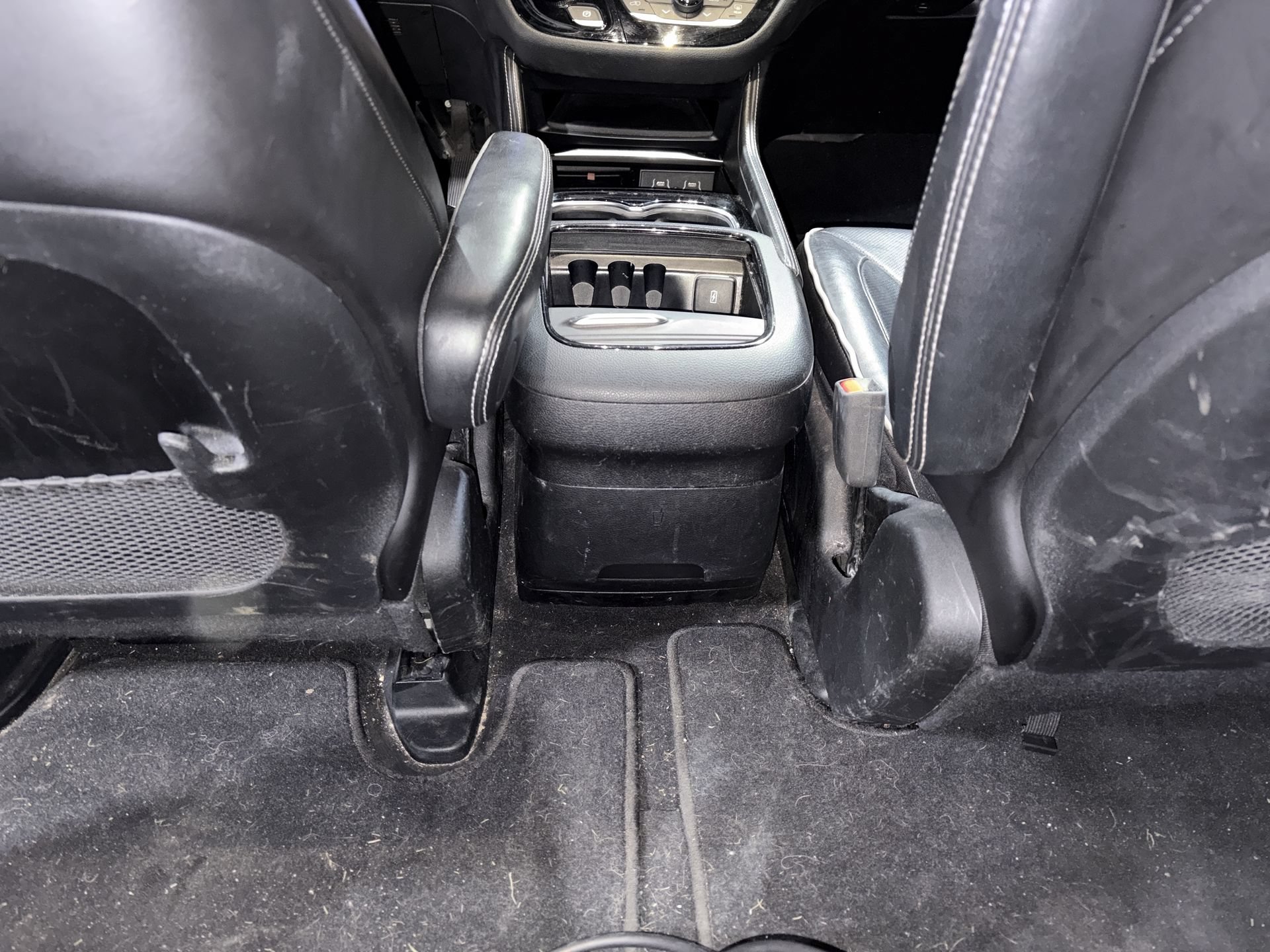 Used 2024 Chrysler Pacifica Premium FWD image 24