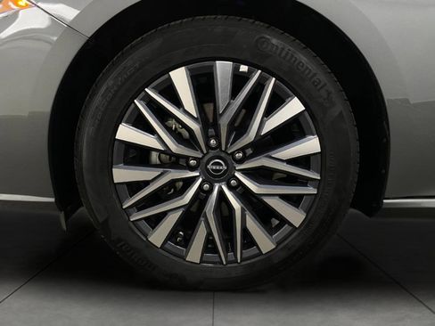 Certified 2025 Nissan Altima 2.5 SV FWD image 11