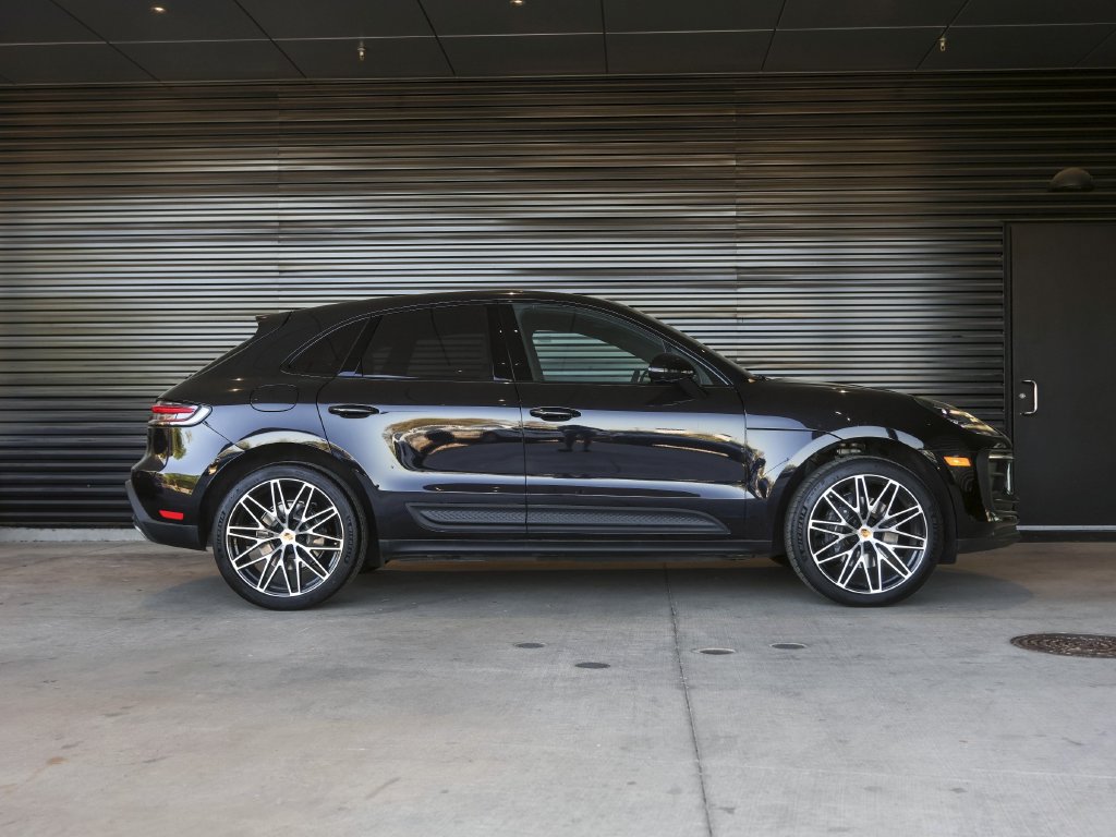 Certified 2026 Porsche Macan AWD/4WD image 8