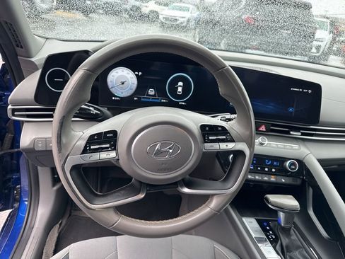 Used 2023 Hyundai Elantra SEL w/ Convenience Package image 13