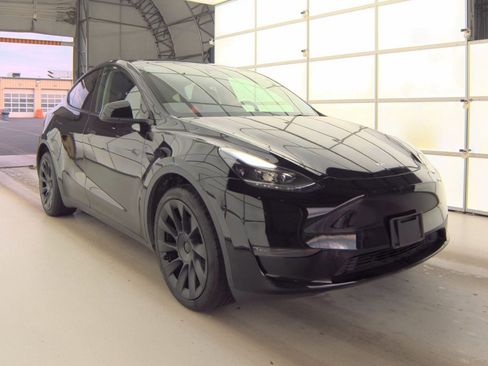 Used 2024 Tesla Model Y Long Range image 3