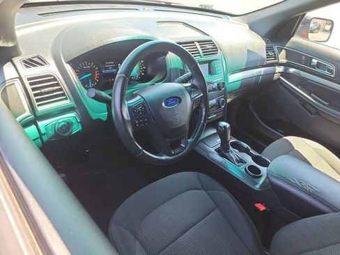 Used 2019 Ford Explorer XLT FWD image 6