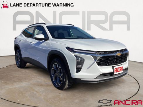 Used 2025 Chevrolet Trax LT image 1