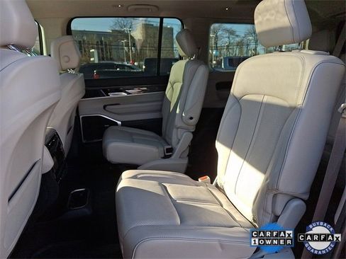 Certified 2022 Jeep Wagoneer Series III w/ Premium Group I image 11