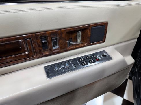 Used 1995 Cadillac Fleetwood Brougham RWD image 55